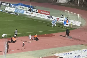 Καλησπέρα... και τα Φώτα και την πουλουστρίνα πρώτα!