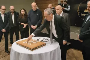 Η στιγμή της... κοπής (Φώτος)