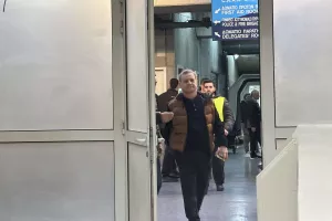 Παρακολουθούν/ΑΠΟΕΛ