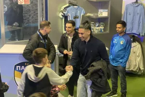 Φωτογραφίες και αυτόγραφα με Μάριο Ηλία (Φώτος)