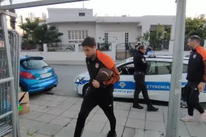 (Φώτος kerkida) Η άφιξη της Καρμιώτισσας