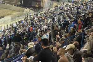 Στις θέσεις τους οι Παφίτες! (φώτος Kerkida) 