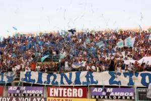 Θύρα 1/"Επιστρέφουμε... - Ο Θρύλος είναι πάνω απ' όλα"