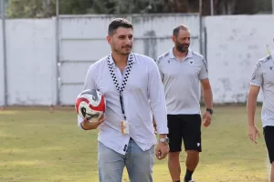 "Μια προσφυγική ομάδα απέναντι στην ομάδα των επενδυτών και μεγάλων προϋπολογισμών"