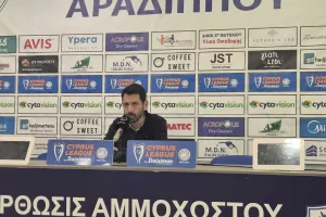 Πετράκης/"Είμαστε άξιοι της μοίρας μας/Πιο δύσκολος ο δρόμος..."