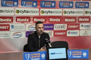 "Να μην πανικοβληθούμε.../Έχουμε κουράσει τον κόσμο"