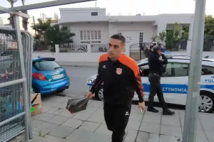 (Φώτος kerkida) Η άφιξη της Καρμιώτισσας