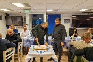 (Φώτος) Ο Πραστίτης... έκοψε τη βασιλόπιτα για το τμήμα δρομέων της ΑΝΟ
