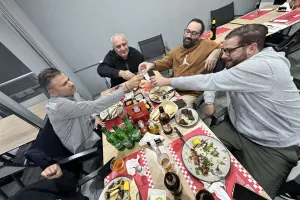 Η κοπή της Βασιλόπιτας του Kerkida.net (ΦΩΤΟΣ)