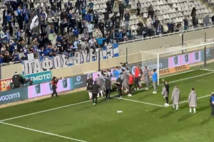 (Βίντεο/Φώτος Kerkida) Χάρισαν φανέλες και... πανηγύρισαν την πρόκριση!