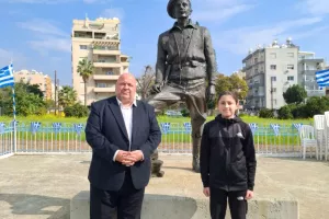 Ο ΑΠΟΕΛ τίμησε τη μνήμη του Γεώργιου Γρίβα Διγενή (Φώτος)