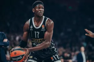 «Καθάρισε» την Παρί κι έμεινε στο «κόλπο» για play-in η Παρτίζαν