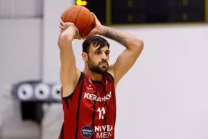 Νίκησε με 100αρα ο Κεραυνός το ΑΠΟΕΛ