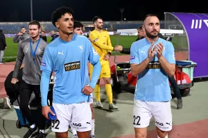 Μαζεύει λεπτά και εμπειρίες ο Μπουκαμίρ