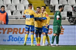 ΑΠΟΕΛ-Ομόνοια 29Μ: "Τράβηξε"... εξάσφαιρο και έκλεισε θέση στην οκτάδα (Φώτος)