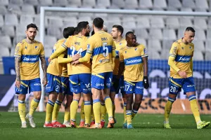 ΑΠΟΕΛ-Ομόνοια Αραδίππου: Εφτάρα δώρο… σε Χιμένεθ!