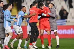 ΑΠΟΕΛ-Πάφος: Γαλάζια...πρόκριση στα πέναλτι! (φώτος)