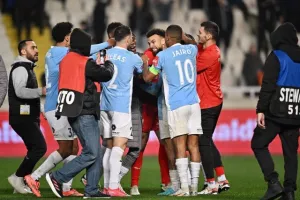 ΑΠΟΕΛ-Πάφος: Γαλάζια...πρόκριση στα πέναλτι! (φώτος)