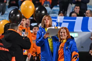 "Γαλαζοκίτρινα" γενέθλια και τούρτα στην εξέδρα! (φώτος)