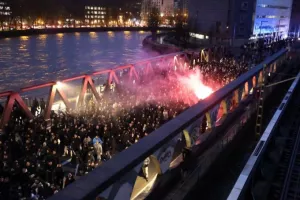 (Βίντεο) Η πορεία των οπαδών του ΠΑΟΚ στο Σαν Σεμπαστιάν