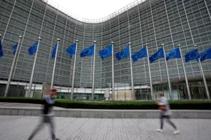 Η Ευρωπαϊκή Επιτροπή απαντά σε κατηγορίες για παρακολούθηση της συζήτησης Μασκ-Βάιντελ