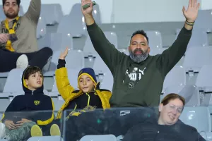 (Φώτος) Oι ΑΕΛίστες με Απόλλωνα