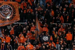 Πορτοκαλί κατά του Υπουργού 