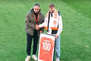 Φανέλα με το "100" και... δωράκι! (Φώτος)