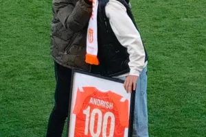 Φανέλα με το "100" και... δωράκι! (Φώτος)