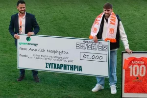 Φανέλα με το "100" και... δωράκι! (Φώτος)