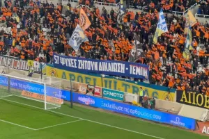 Πανό για τα Τέμπη και Εθνικό Ύμνο: "57 ψυχές ζητούν δικαίωση" (Βίντεο Kerkida)