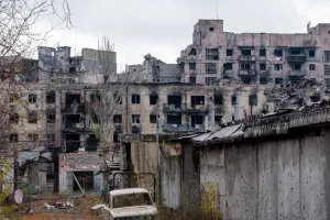 Ουκρανικό πλήγμα με 2 νεκρούς και 13 τραυματίες στην κατεχόμενη Χερσώνα