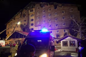Πολλά παιδιά ανάμεσα στους 76 νεκρούς της φωτιάς σε ξενοδοχείο χιονοδρομικού κέντρου