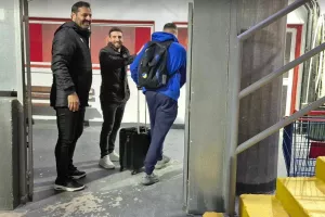 (ΦΩΤΟΣ kerkida) Η άφιξη του ΑΠΟΕΛ 