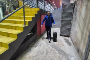 (ΦΩΤΟΣ kerkida) Η άφιξη του ΑΠΟΕΛ 