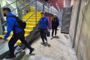 (ΦΩΤΟΣ kerkida) Η άφιξη του ΑΠΟΕΛ 