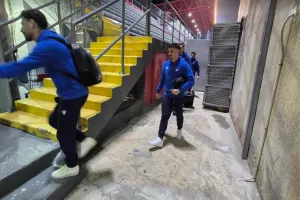 (ΦΩΤΟΣ kerkida) Η άφιξη του ΑΠΟΕΛ 