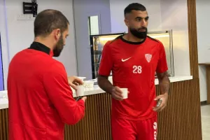 (ΦΩΤΟΣ kerkida) Καφεδάκι μια ώρα πριν την σέντρα 