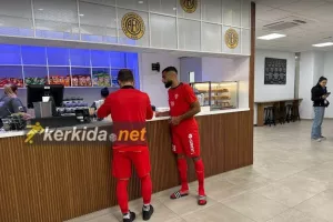 (ΦΩΤΟΣ kerkida) Καφεδάκι μια ώρα πριν την σέντρα 
