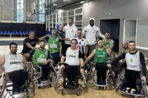 Είδε αγώνα μπάσκετ με αμαξίδιο του Παναθηναϊκού ο Λεσόρ