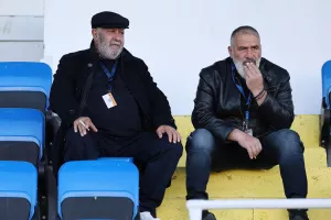 Καρέκλα,τσιμέντο!