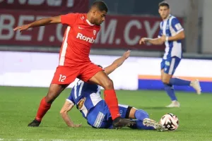 Νέα Σαλαμίνα - Εθνικός: Κρυφοκοιτάζει εξάδα ο ένας, "βουλιάζει" ο άλλος (φώτος)