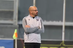 Νέα Σαλαμίνα - Εθνικός: Κρυφοκοιτάζει εξάδα ο ένας, "βουλιάζει" ο άλλος (φώτος)