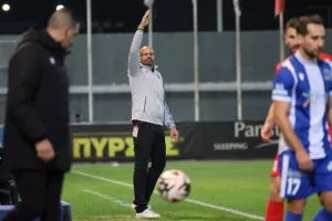 Νέα Σαλαμίνα - Εθνικός: Κρυφοκοιτάζει εξάδα ο ένας, "βουλιάζει" ο άλλος (φώτος)
