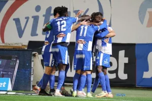 Νέα Σαλαμίνα - Εθνικός: Κρυφοκοιτάζει εξάδα ο ένας, "βουλιάζει" ο άλλος (φώτος)