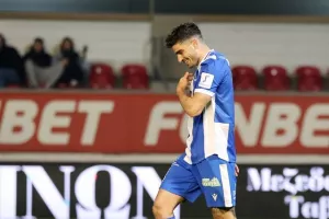 Νέα Σαλαμίνα - Εθνικός: Κρυφοκοιτάζει εξάδα ο ένας, "βουλιάζει" ο άλλος (φώτος)