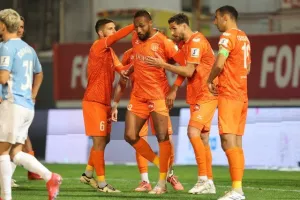 Καρμιώτισσα - Πάφος: Με Ζάζα και Άντερσον παρέμεινε στην κορυφή