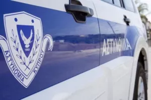 (ΑΕΚ-Ομόνοια) Επεισόδια μετά το τέλος του αγώνα/Σύλληψη και τραυματισμός αστυνομικού