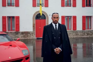 Νέα εποχή στη Ferrari: Ο Σερ Λιούις Χάμιλτον στην πρώτη του φωτογραφία στο Μαρανέλο!