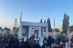 Θύρα 1 και Θύρα 26 κατέθεσαν στεφάνια 